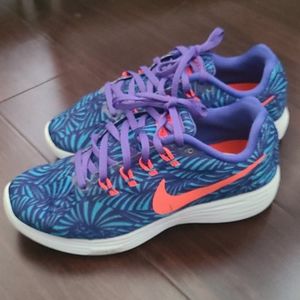 Nike women's Lunartempo 2 running shoe 6.5